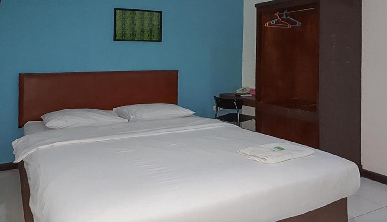 Reddoorz At Hotel Rumberpon Sorong Exterior foto