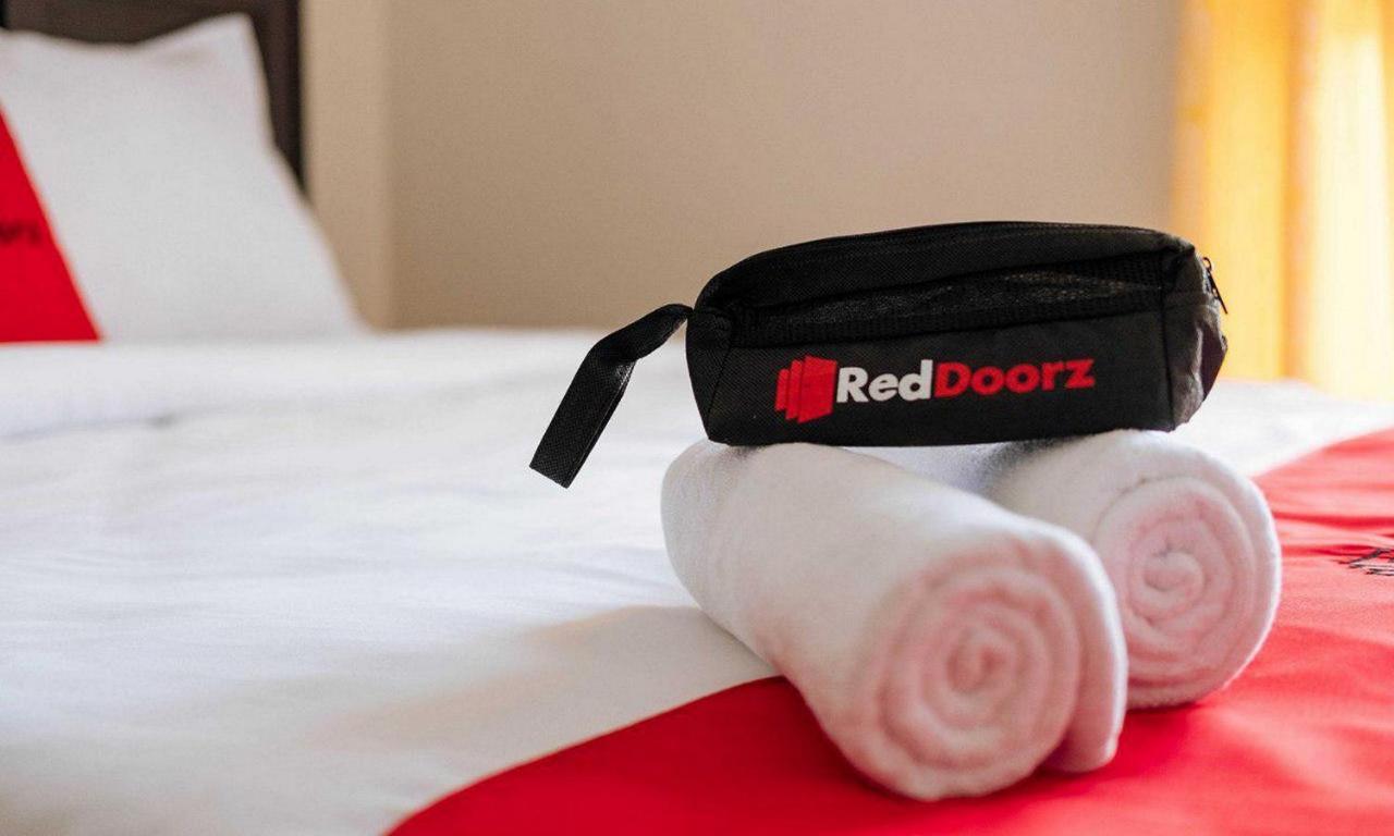 Reddoorz At Hotel Rumberpon Sorong Exterior foto